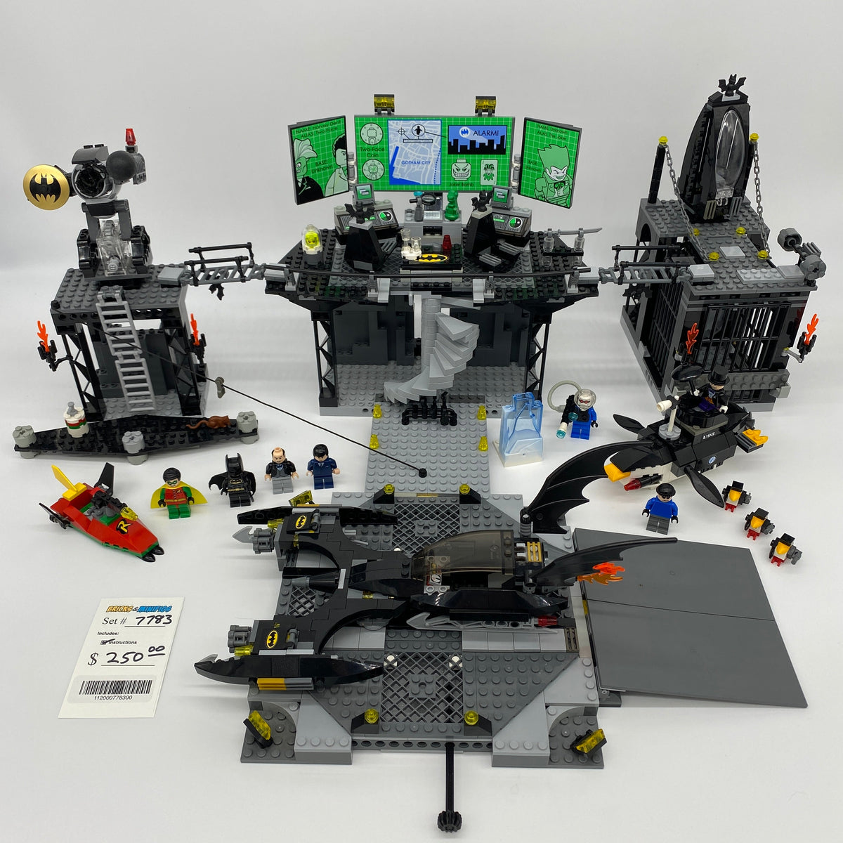LEGO Batman The Batcave: The Penguin and Mr. Freeze's Invasion Set 7783