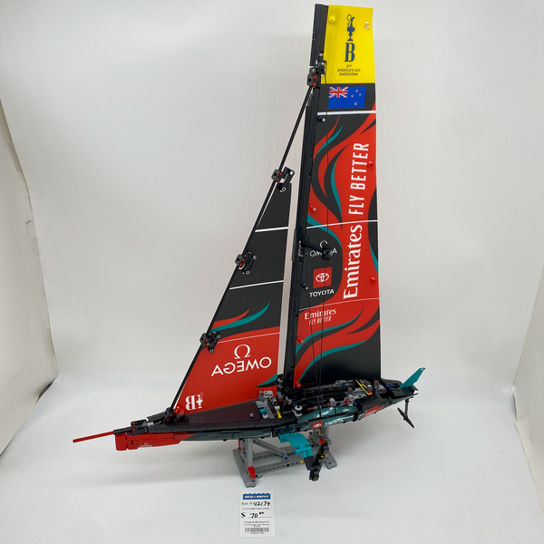 42174 Emirates Team New Zealand AC75 Yacht (U)
